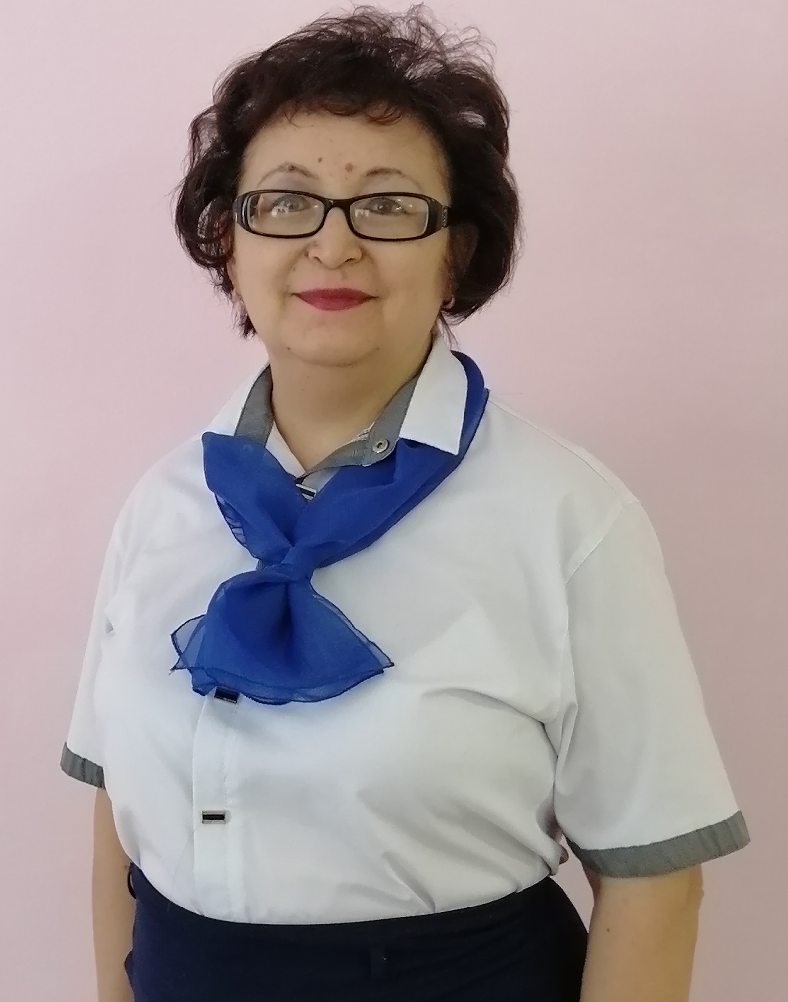 Воспитатель первой категории Ахмедьянова Лариса Маратовна.